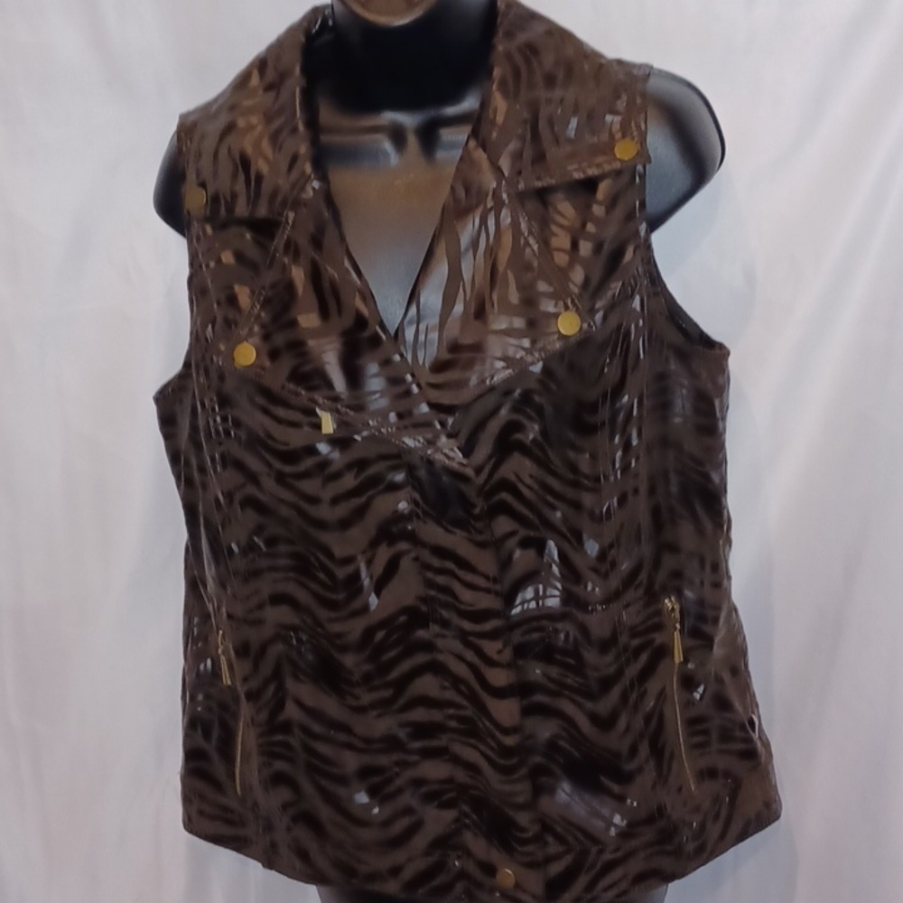Chico's faux leather animal print zip up vest with pockets.  Size 8/10